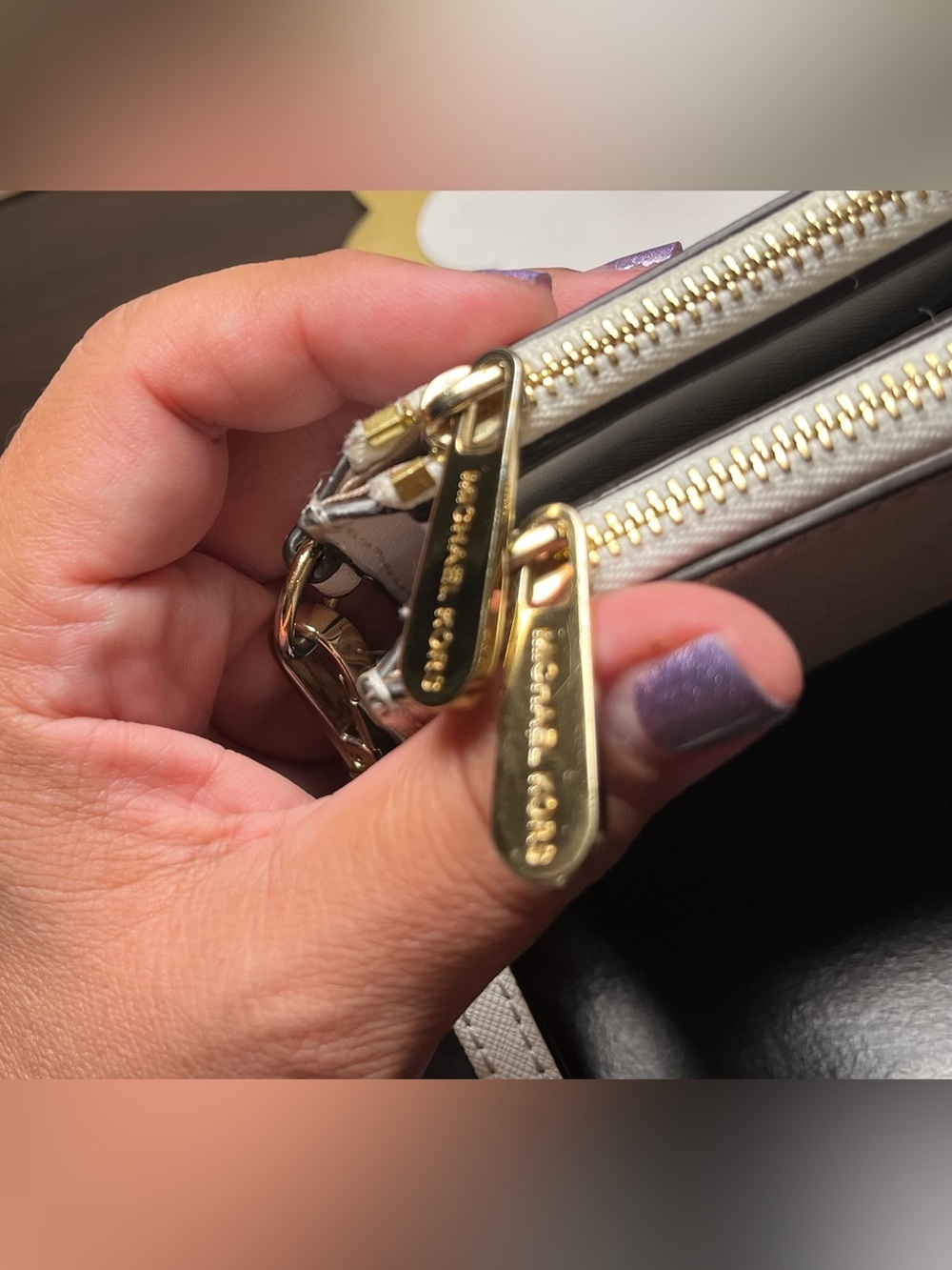 Michael Kors White Saffiano Leather Wristlet Clutch with Gold Hardware EUC - Picture 4 of 15